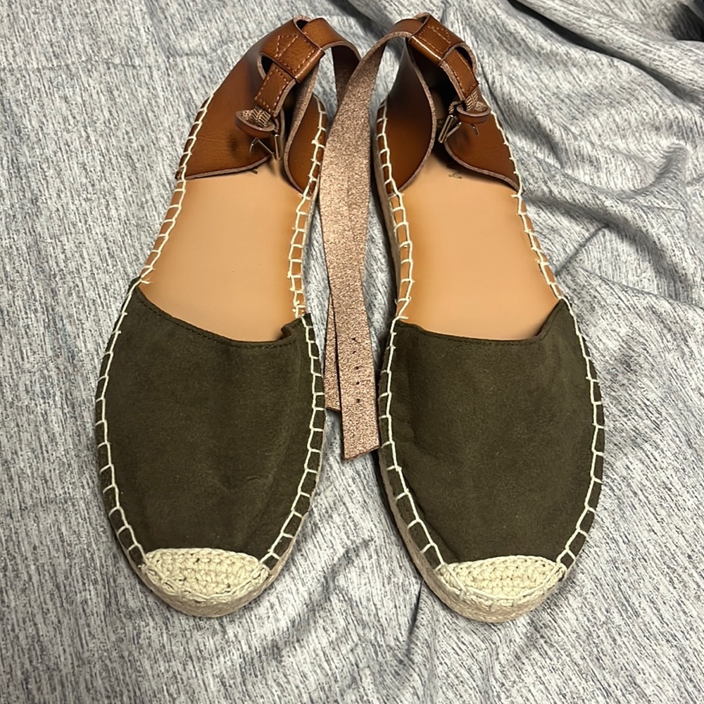 Ankle strap sandals